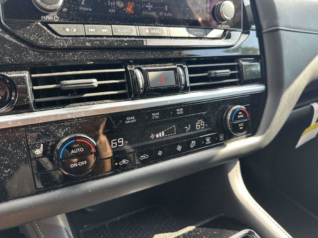 Used 2025 Nissan Pathfinder SV AWD/4WD image 25