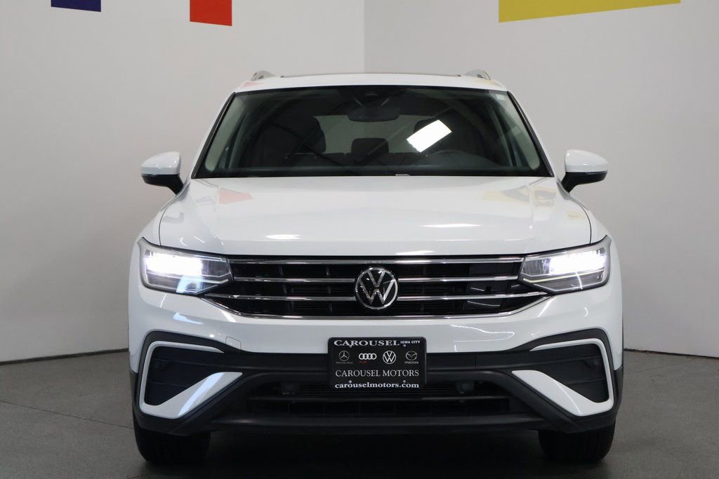 Used 2022 Volkswagen Tiguan SE w/ Panoramic Sunroof Package image 7