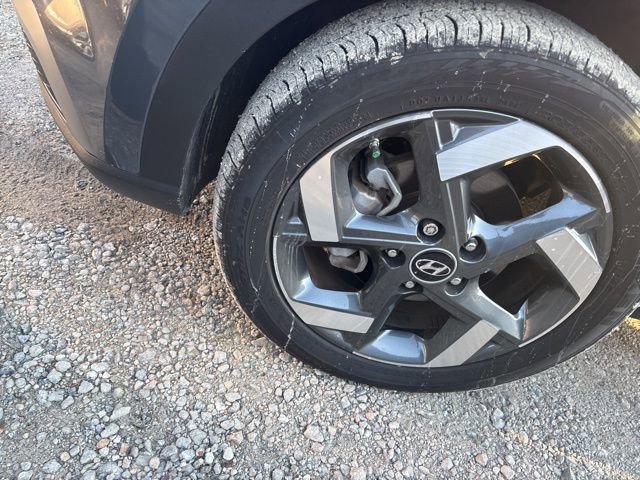 Used 2024 Hyundai Venue SEL image 4