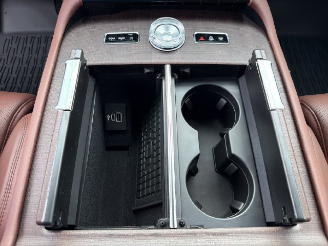 New 2026 Lincoln Navigator Reserve AWD/4WD image 33