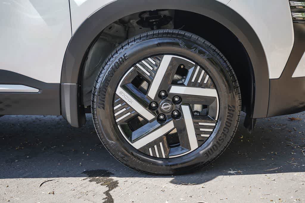 Used 2025 Nissan Kicks SV FWD image 9
