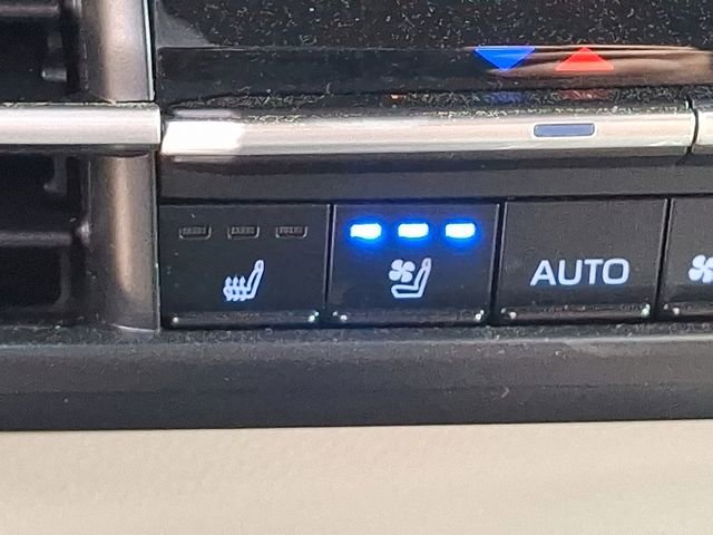 Used 2021 Toyota Sienna Limited image 29