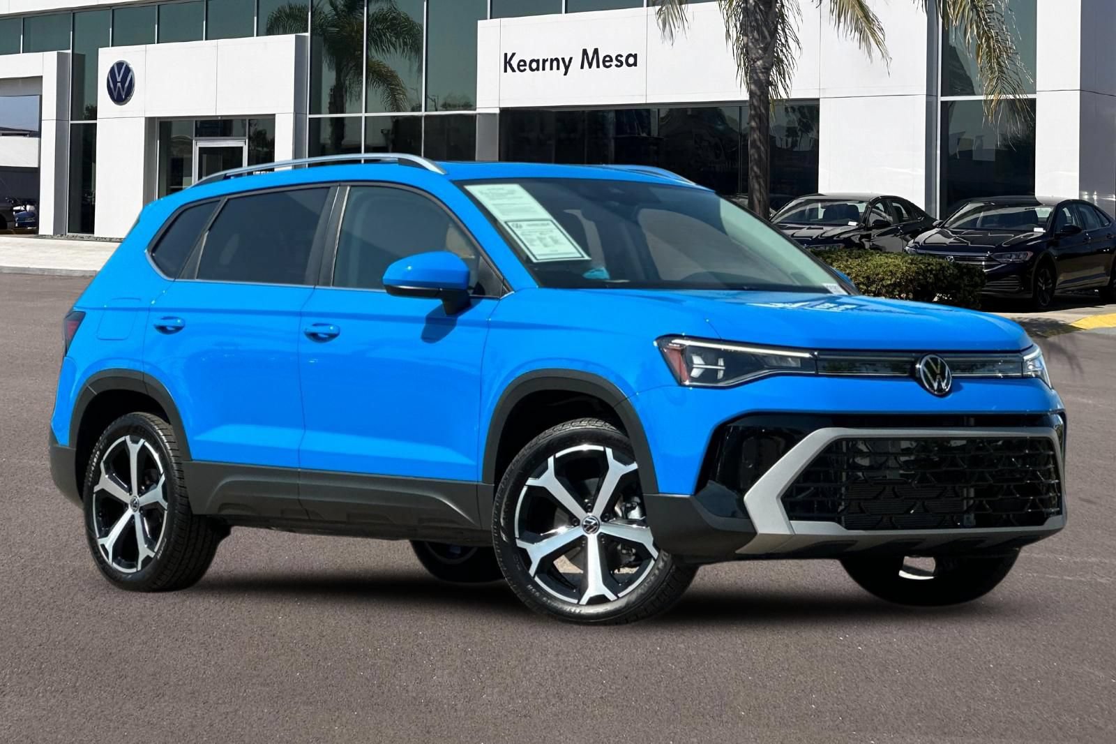 Used 2025 Volkswagen Taos SEL AWD/4WD image 2