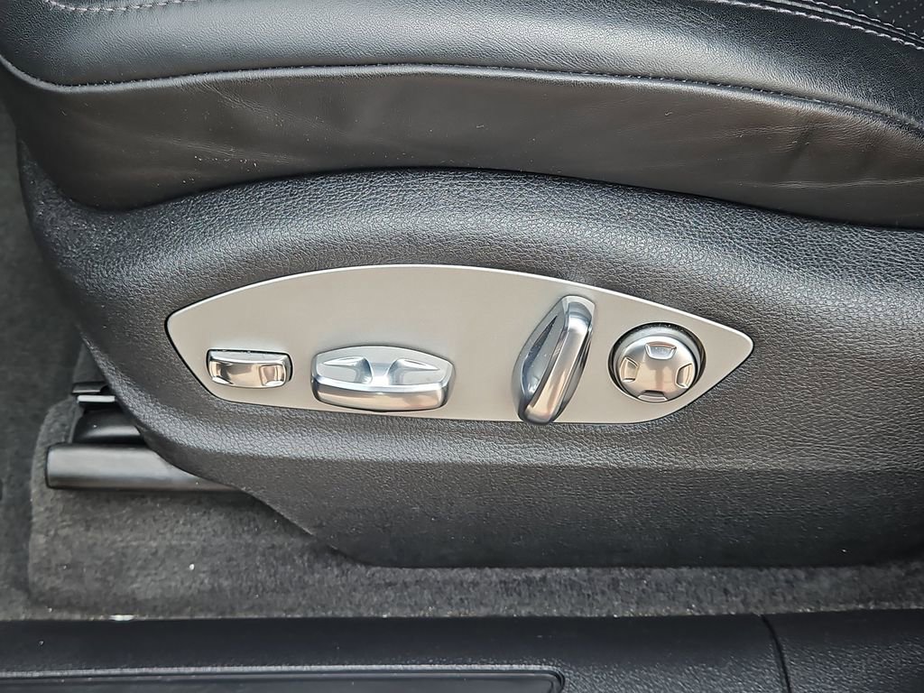 Used 2023 Porsche Macan image 16