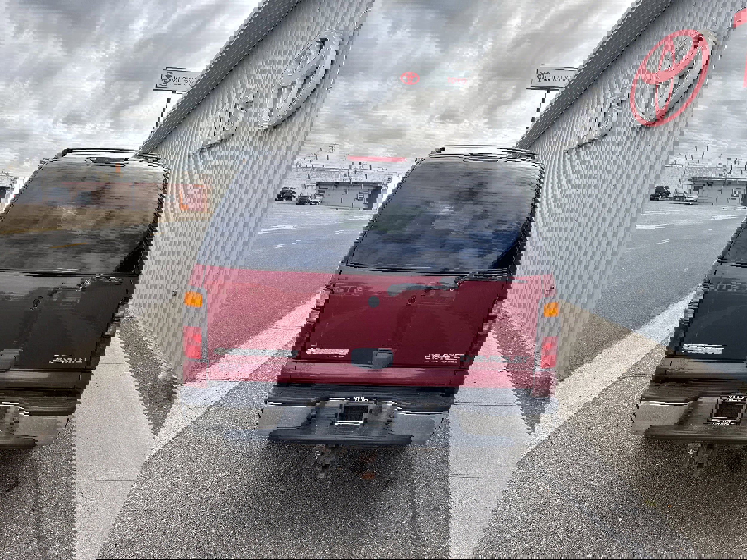 Used 2005 Chevrolet Suburban LS w/ Cargo Package image 9