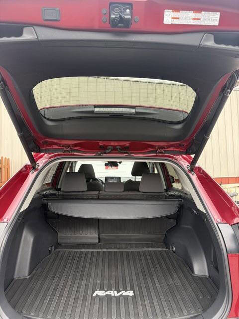 Used 2020 Toyota RAV4 XLE w/ Convenience Package image 6