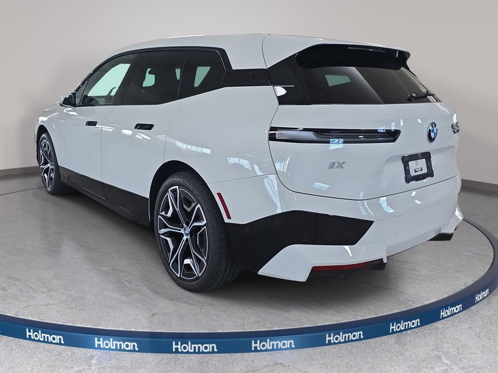 Used 2024 BMW iX xDrive50 w/ Sport Package image 9