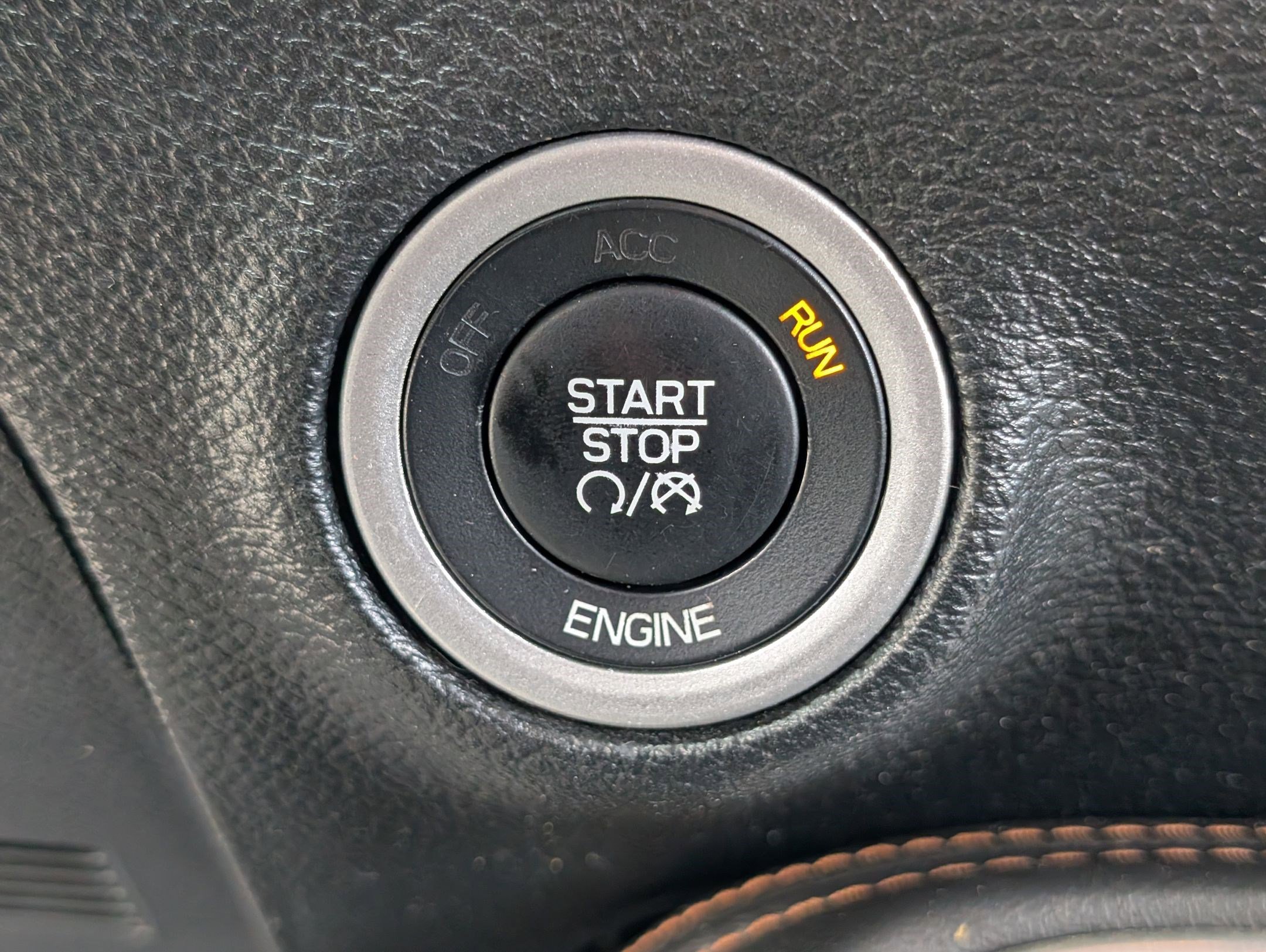 Used 2015 Dodge Challenger R/T Plus RWD image 15
