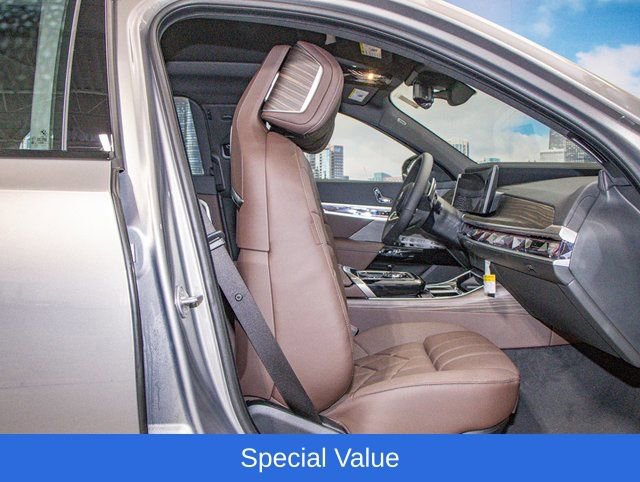 Used 2025 BMW 760i xDrive w/ Premium Package AWD/4WD image 22