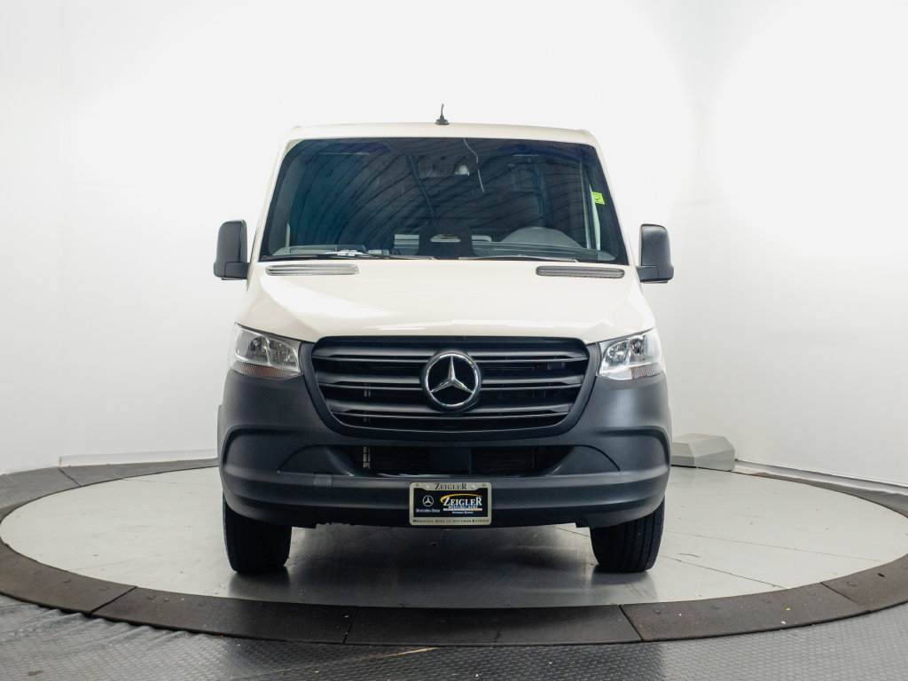 Used 2025 Mercedes-Benz Sprinter 2500 image 2