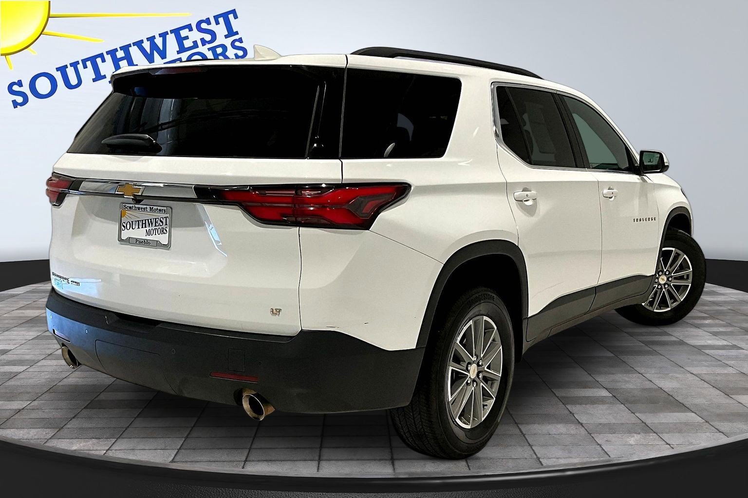 Used 2023 Chevrolet Traverse LT AWD/4WD image 7
