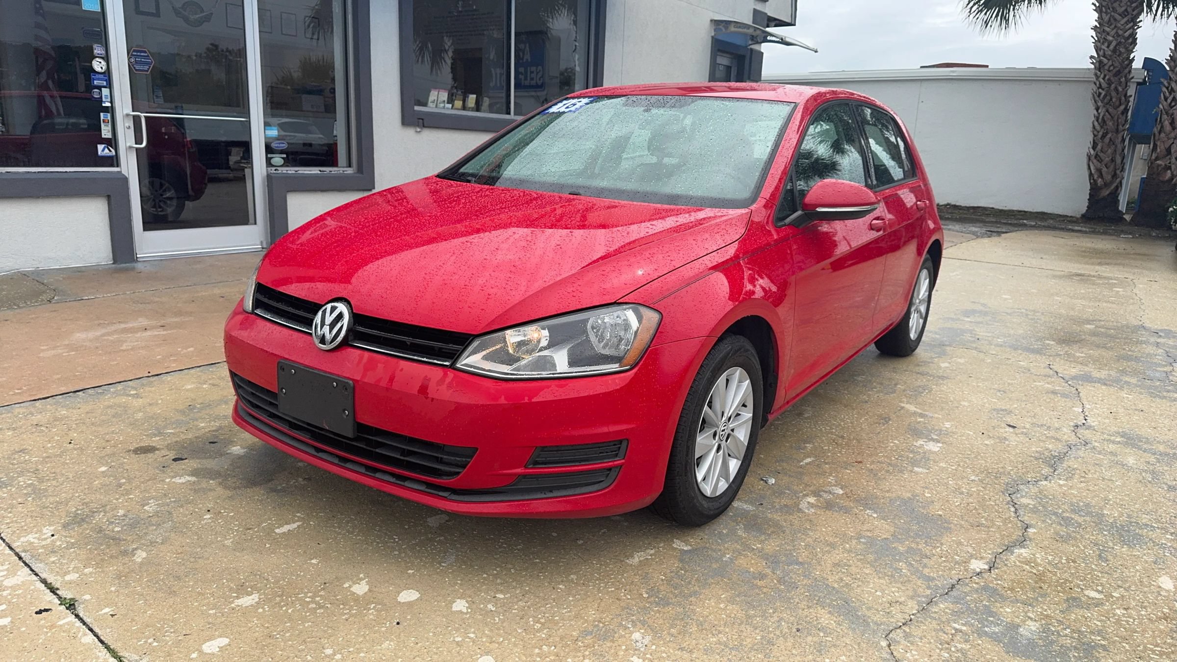 Used 2016 Volkswagen Golf S FWD image 1