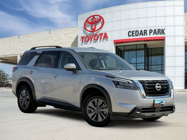 Used 2025 Nissan Pathfinder SV image 1