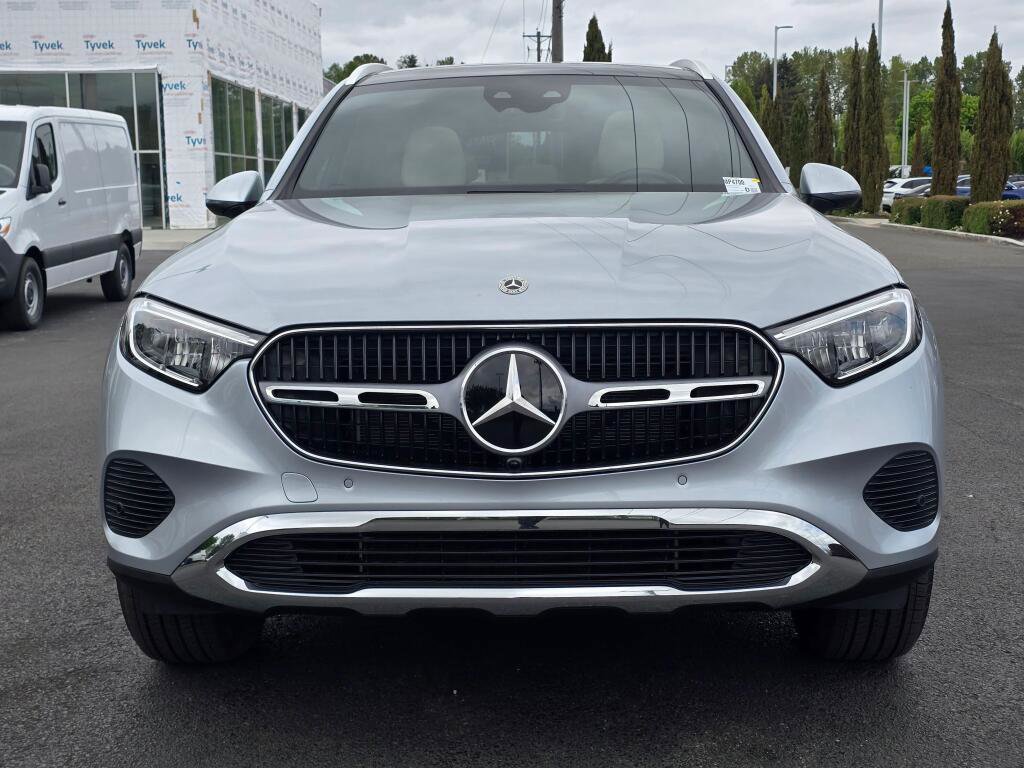 Used 2025 Mercedes-Benz GLC 350e 4MATIC image 9