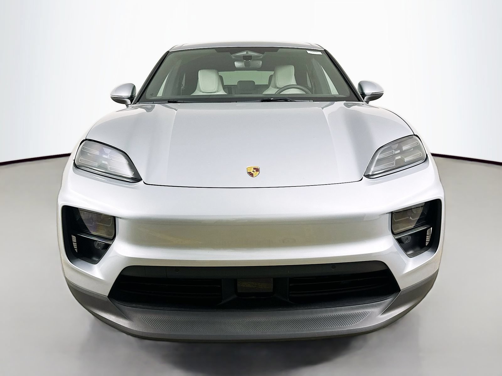Used 2025 Porsche Macan 4 Electric AWD/4WD image 2