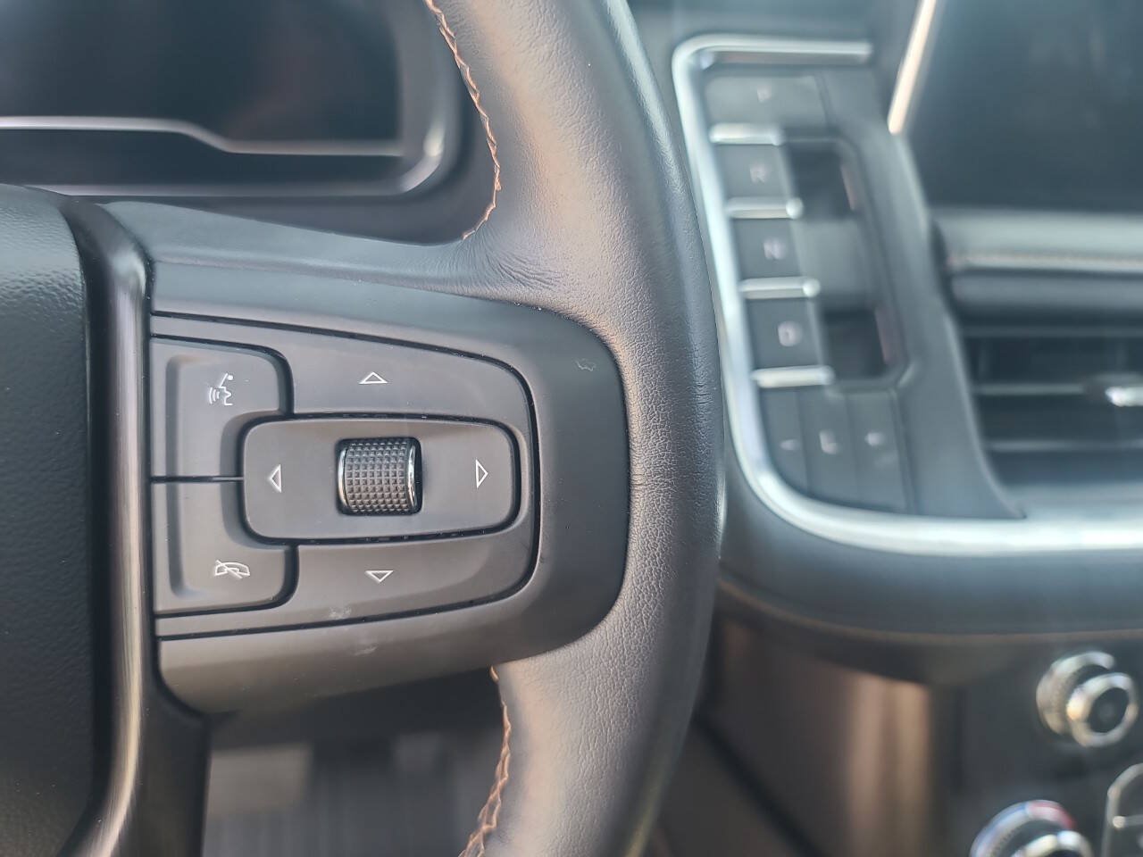 Used 2022 GMC Yukon XL AT4 AWD/4WD image 21