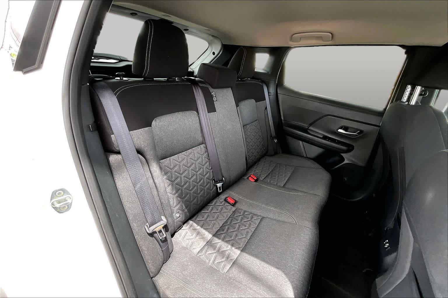 Used 2025 Nissan Kicks SV w/ Charging Package FWD image 20