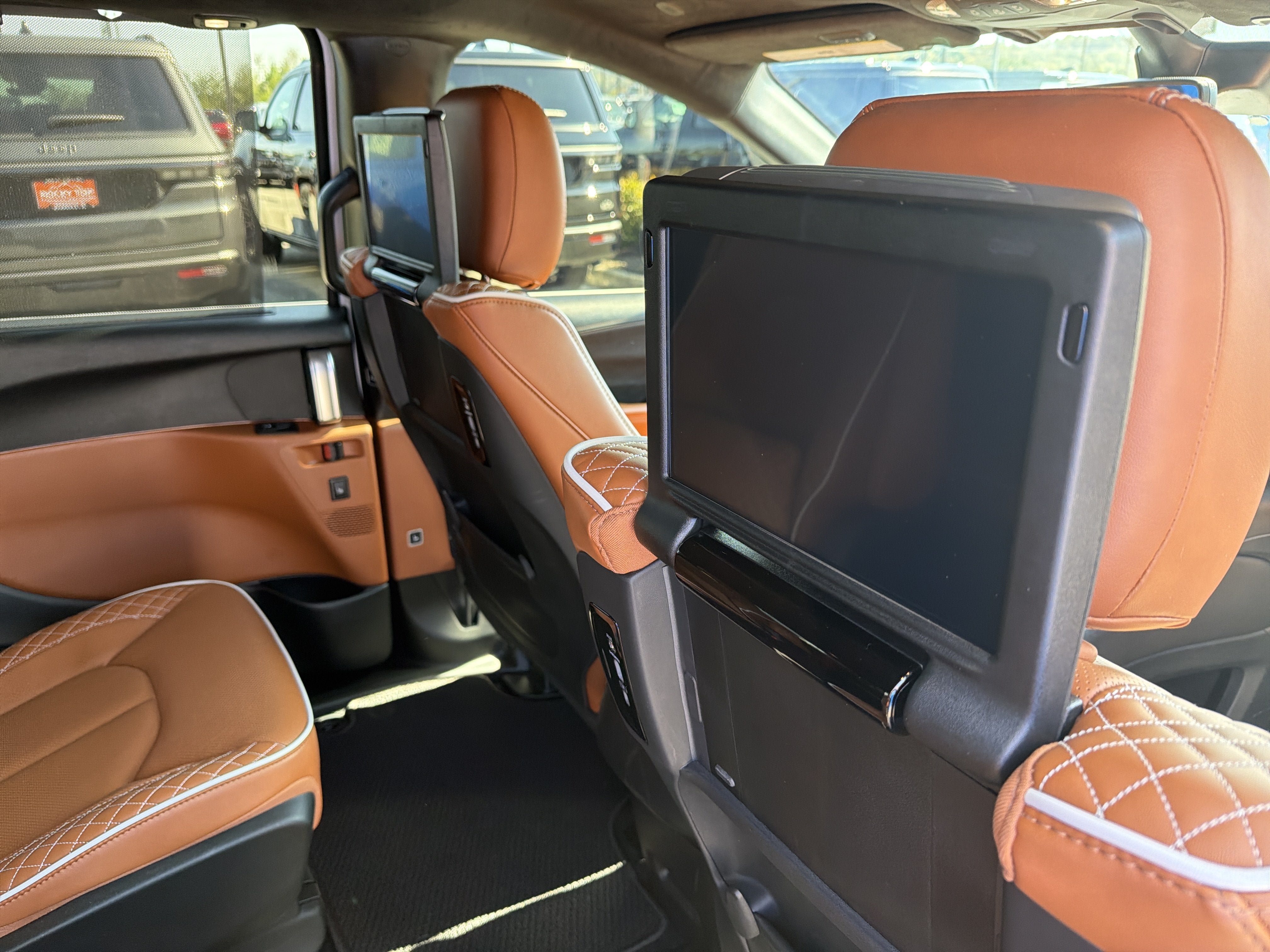 Used 2025 Chrysler Pacifica Pinnacle FWD image 37