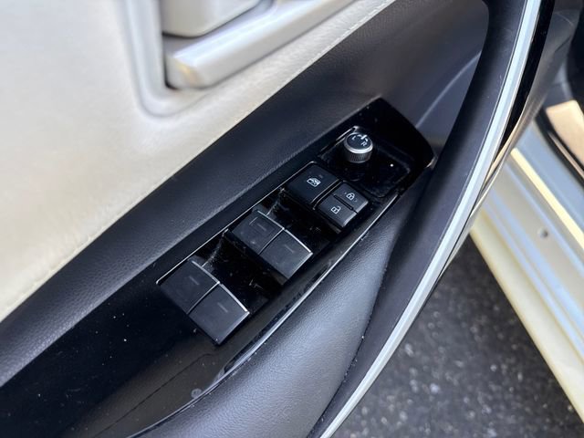 Used 2019 Toyota Corolla XSE image 23