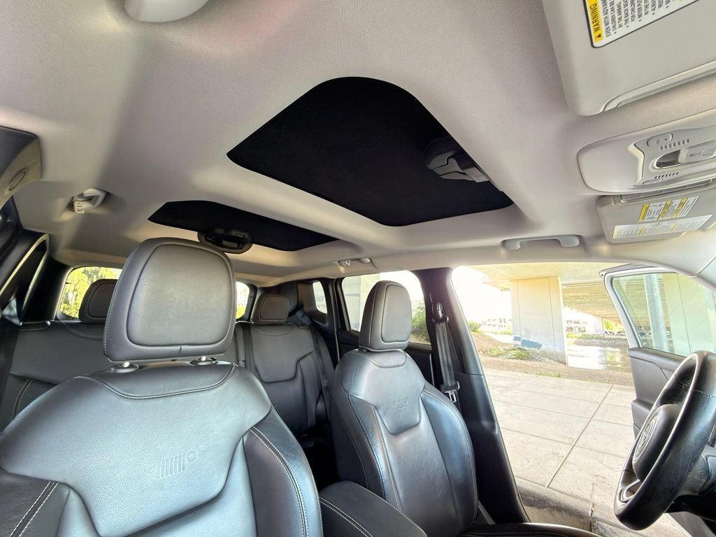 Used 2016 Jeep Renegade Limited AWD/4WD image 38