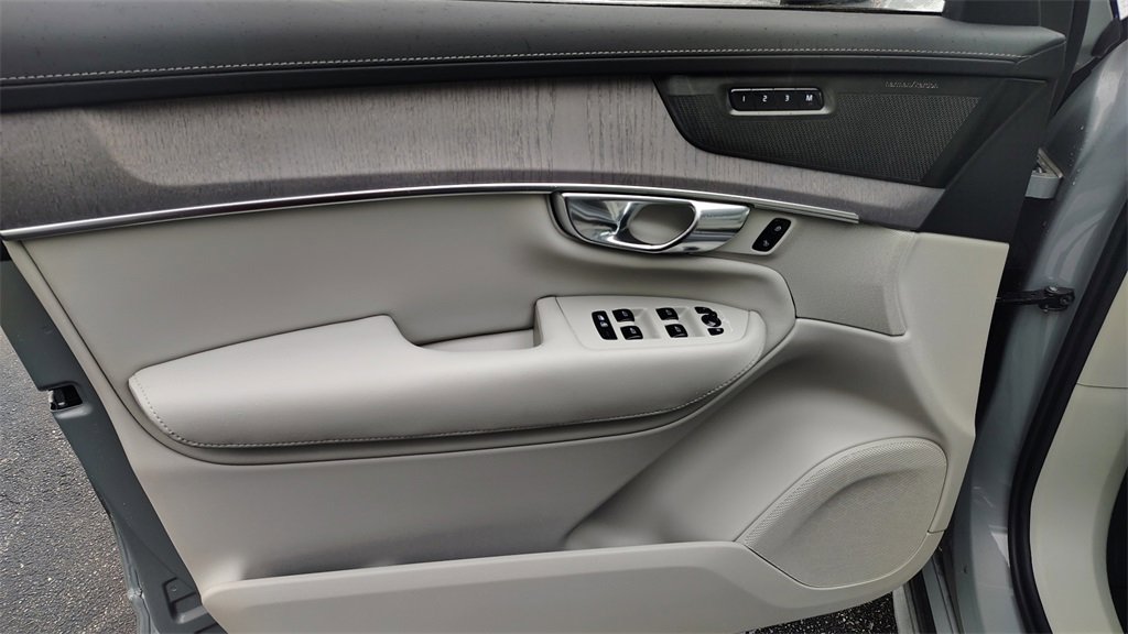 New 2026 Volvo XC90 T8 Ultra w/ Protection Package Premier image 8