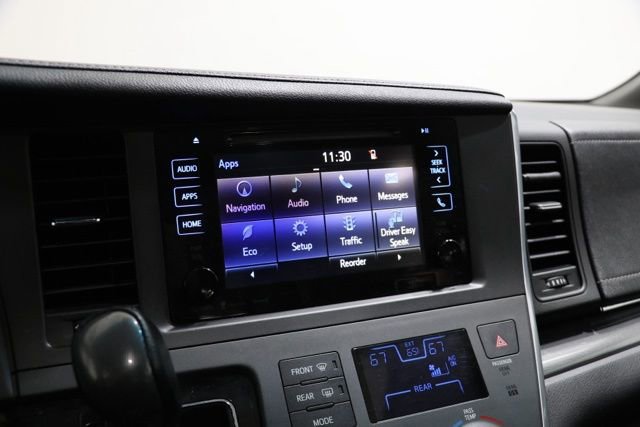 Used 2017 Toyota Sienna SE w/ SE Preferred Package FWD image 22