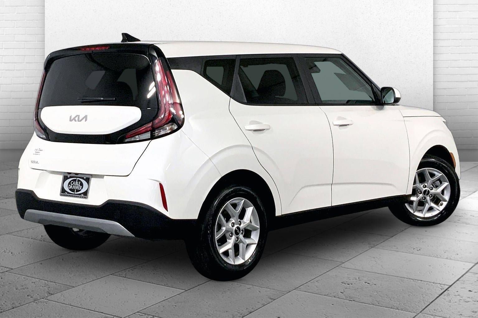 Used 2025 Kia Soul LX FWD image 13