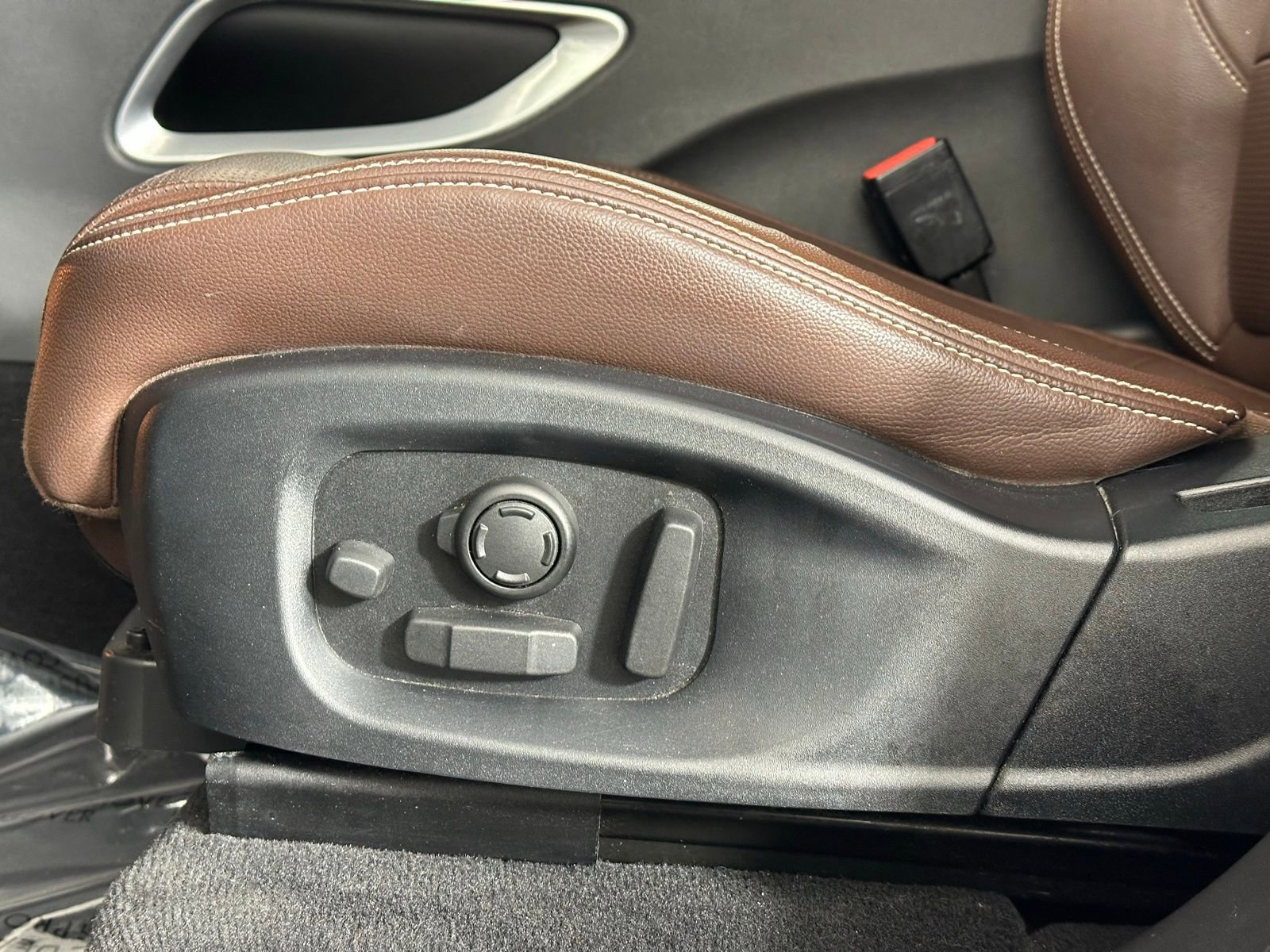 Used 2017 Jaguar F-PACE S image 7