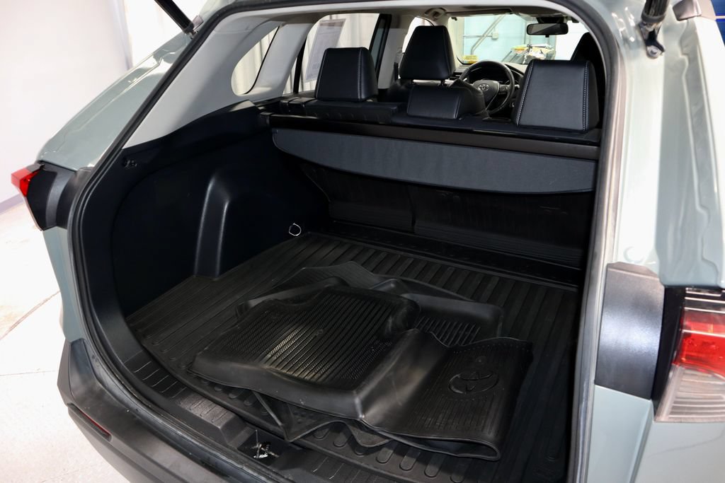 Used 2022 Toyota RAV4 XLE Premium AWD/4WD image 14