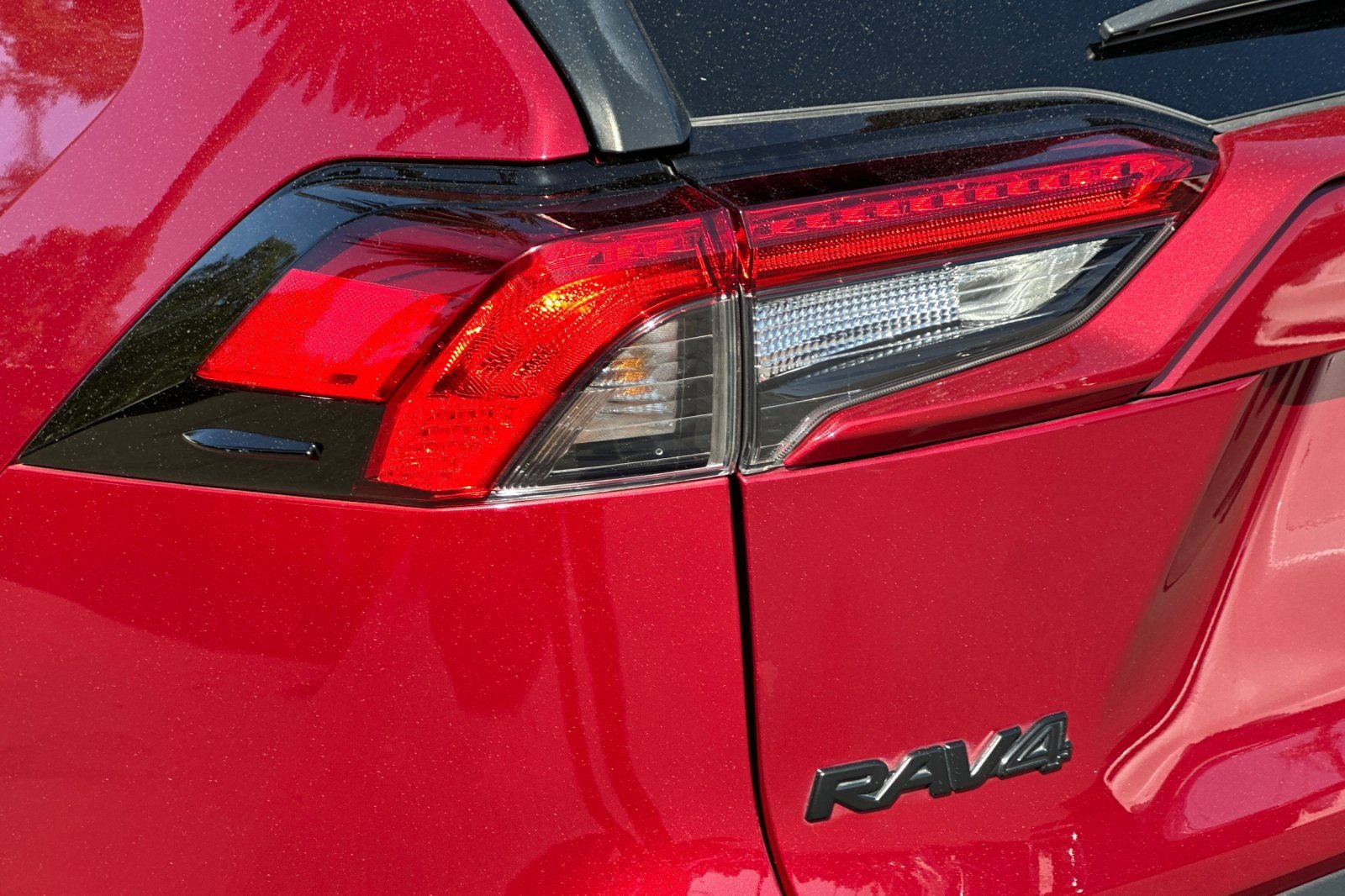 Used 2022 Toyota RAV4 LE AWD/4WD image 26