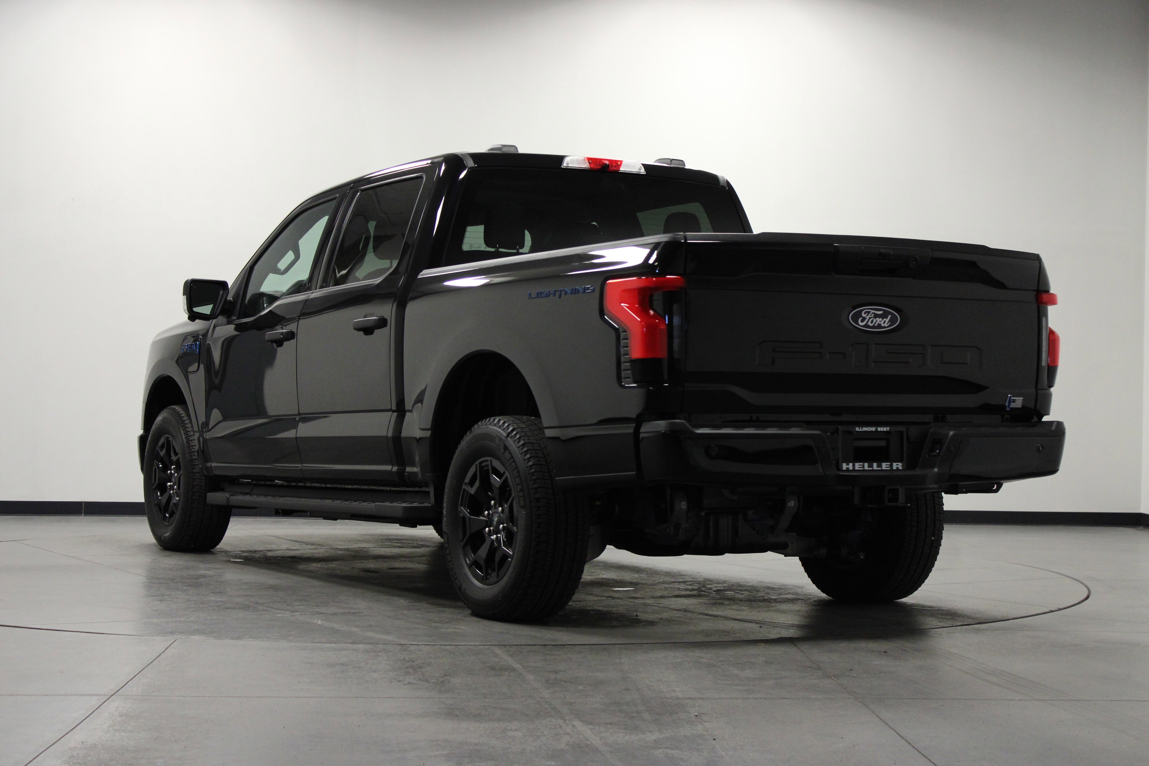 Used 2025 Ford F150 Lightning XLT AWD/4WD image 6