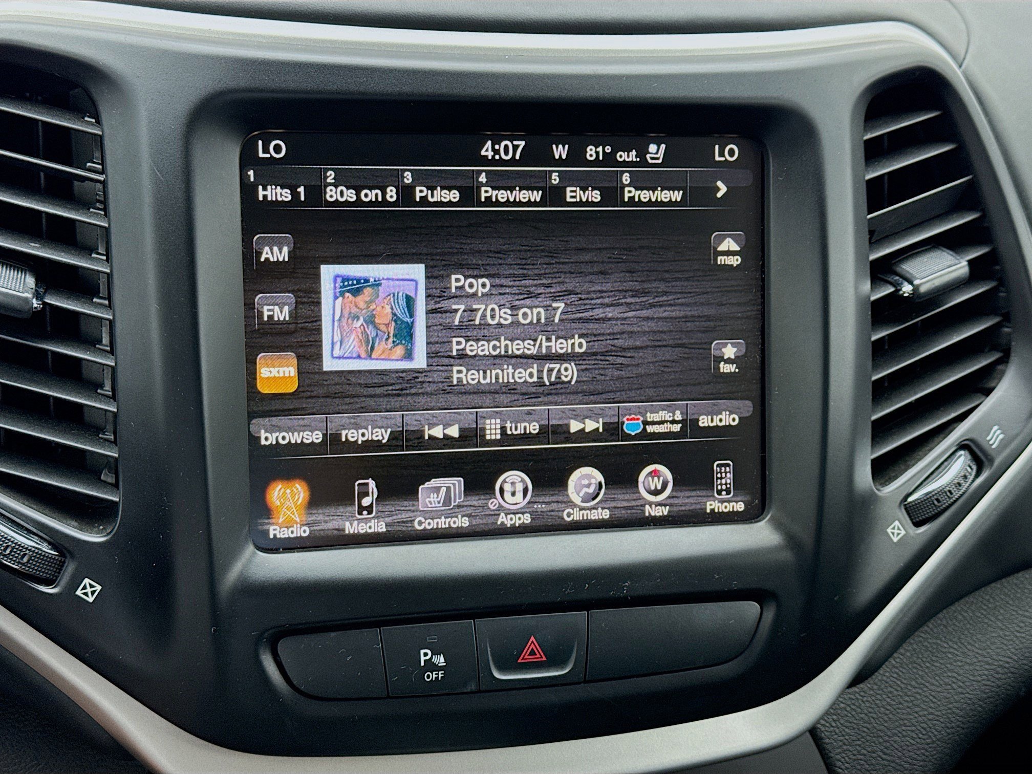 Used 2017 Jeep Cherokee Overland image 11