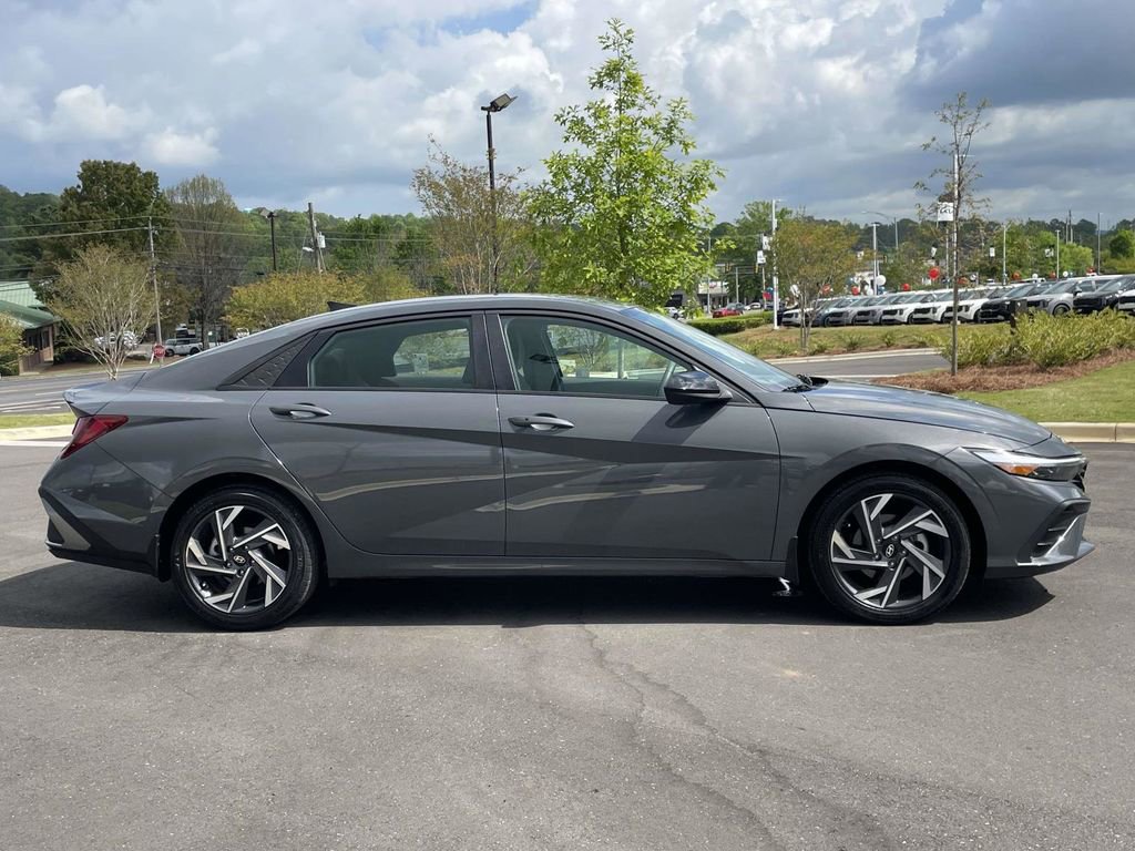 Certified 2025 Hyundai Elantra Sport FWD image 2