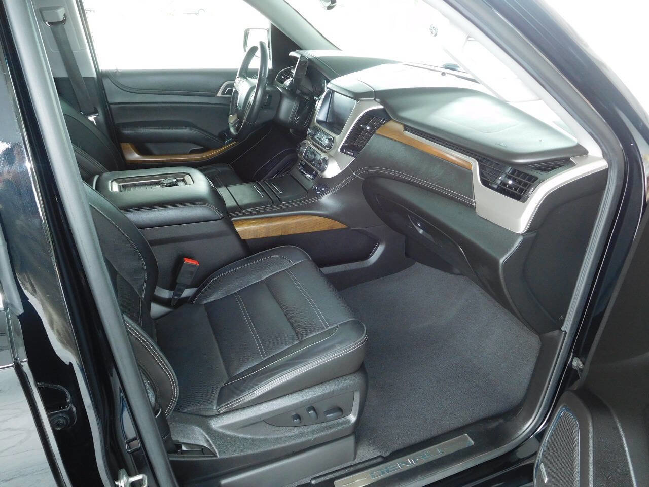 Used 2019 GMC Yukon XL Denali AWD/4WD image 11
