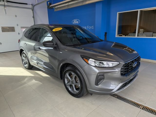 Used 2023 Ford Escape ST-Line AWD/4WD image 3