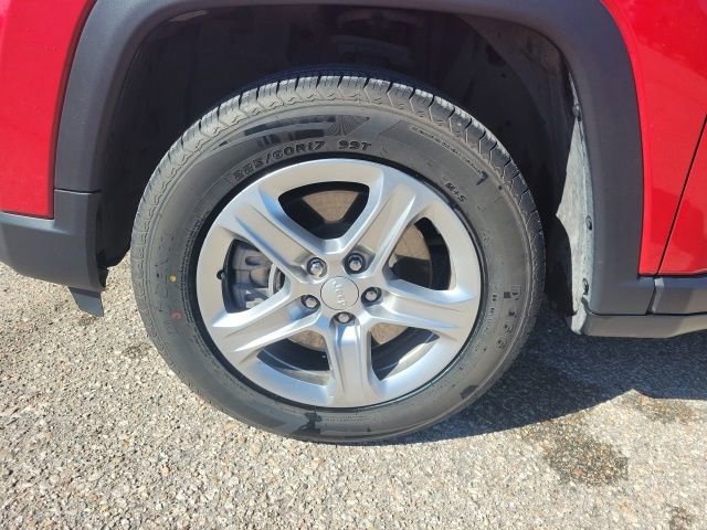 Used 2024 Jeep Compass Latitude image 25