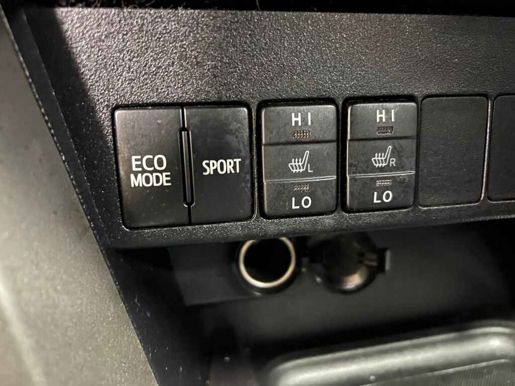 Used 2018 Toyota RAV4 XLE image 14