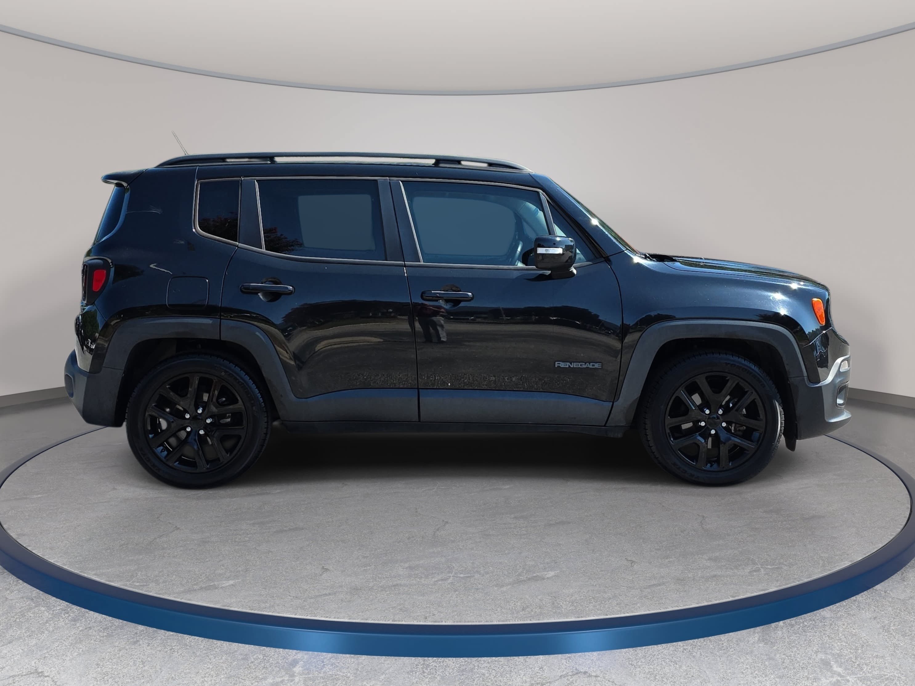 Used 2017 Jeep Renegade Altitude FWD image 4