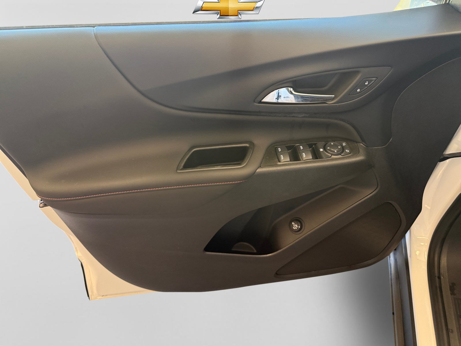 Used 2024 Chevrolet Equinox RS FWD image 10