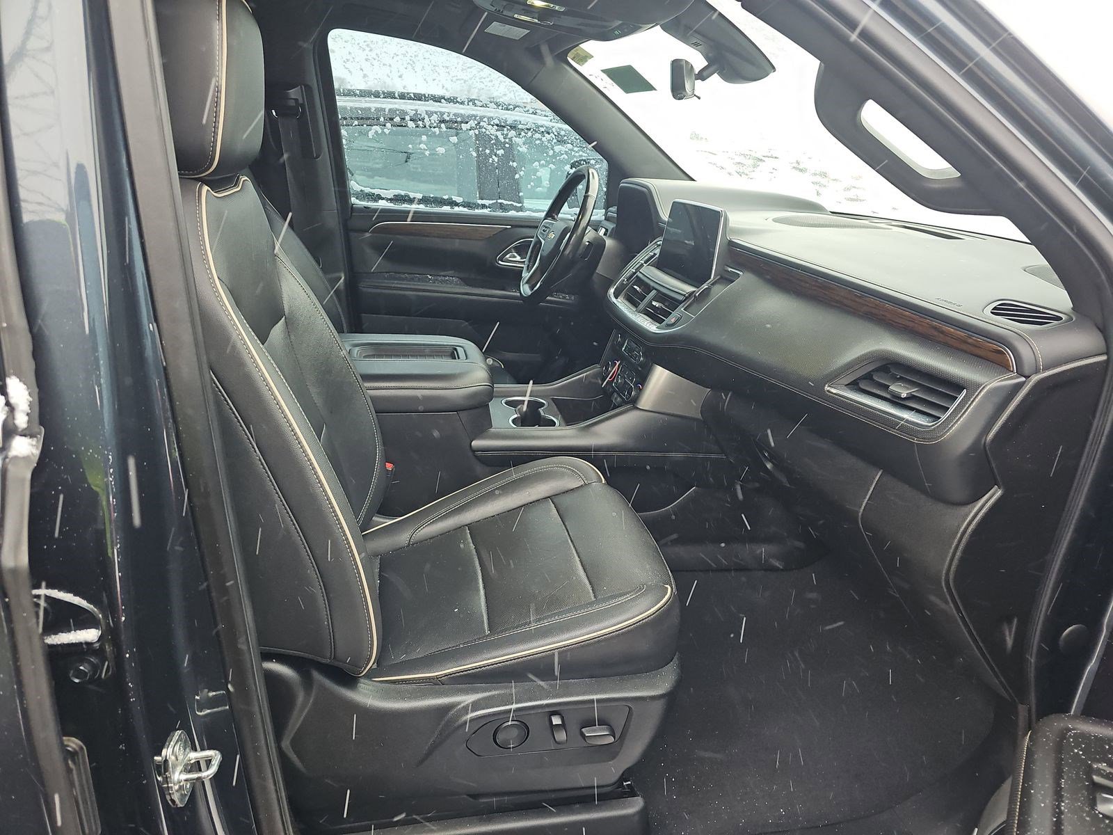 Used 2021 Chevrolet Tahoe Premier w/ Premium Package AWD/4WD image 15