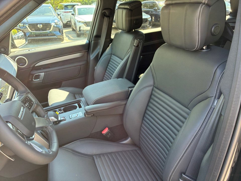 New 2026 Land Rover Discovery Limited Edition AWD/4WD image 30
