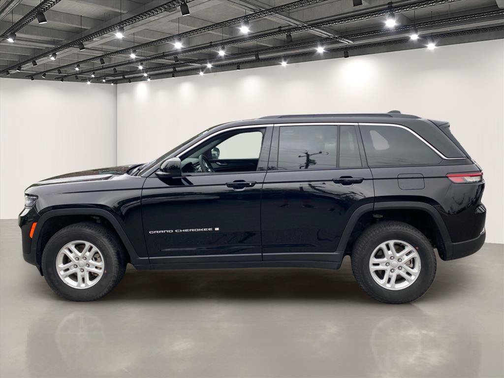 Certified 2025 Jeep Grand Cherokee Laredo AWD/4WD image 4