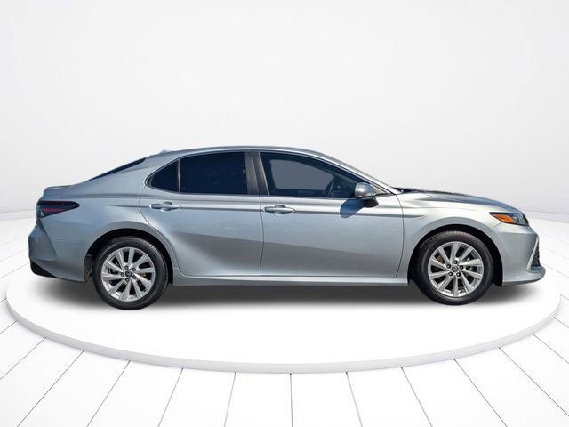 Used 2022 Toyota Camry LE AWD/4WD image 2