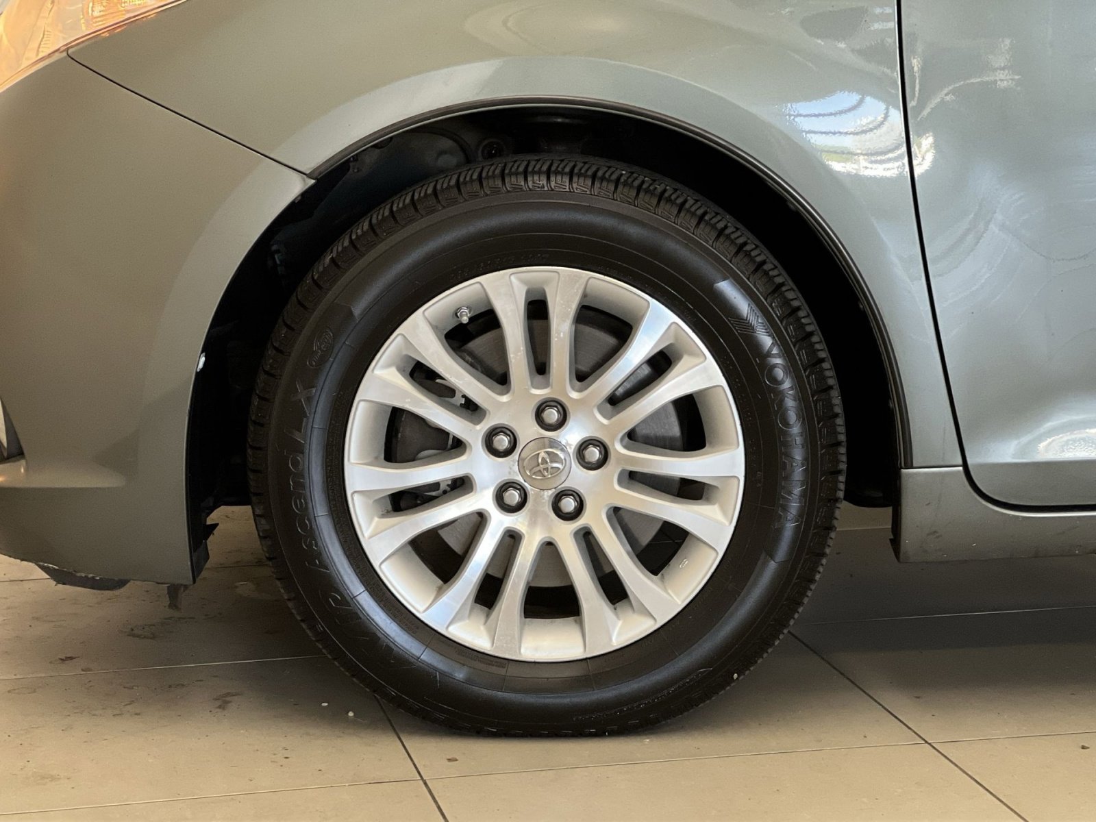 Used 2013 Toyota Sienna XLE FWD image 11