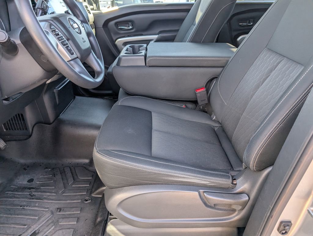 Used 2018 Nissan Titan SV image 11