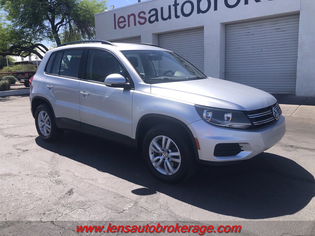 Used 2016 Volkswagen Tiguan S image 2