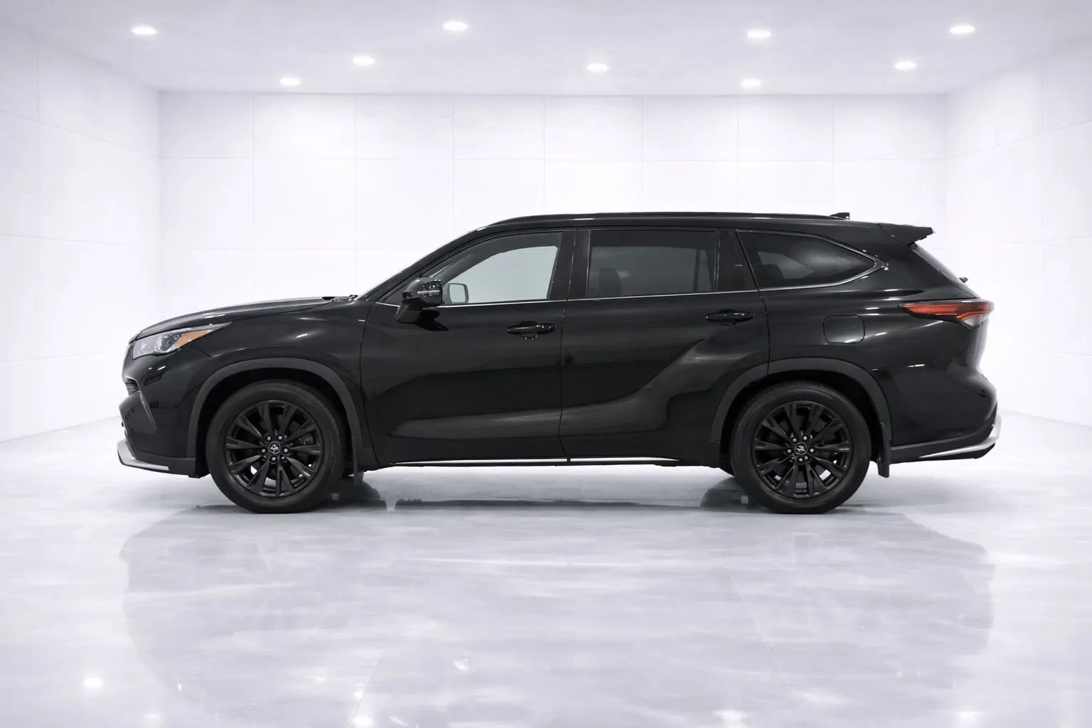 Used 2024 Toyota Highlander XSE image 2