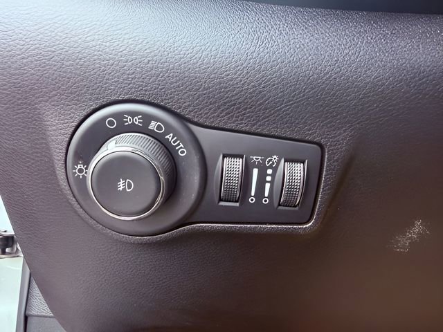 Certified 2025 Jeep Compass Trailhawk w/ Trailhawk Elite Group image 15