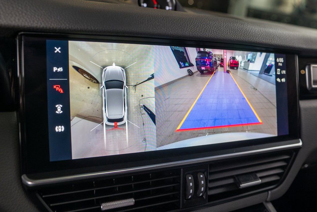 Certified 2023 Porsche Cayenne Platinum Edition image 30