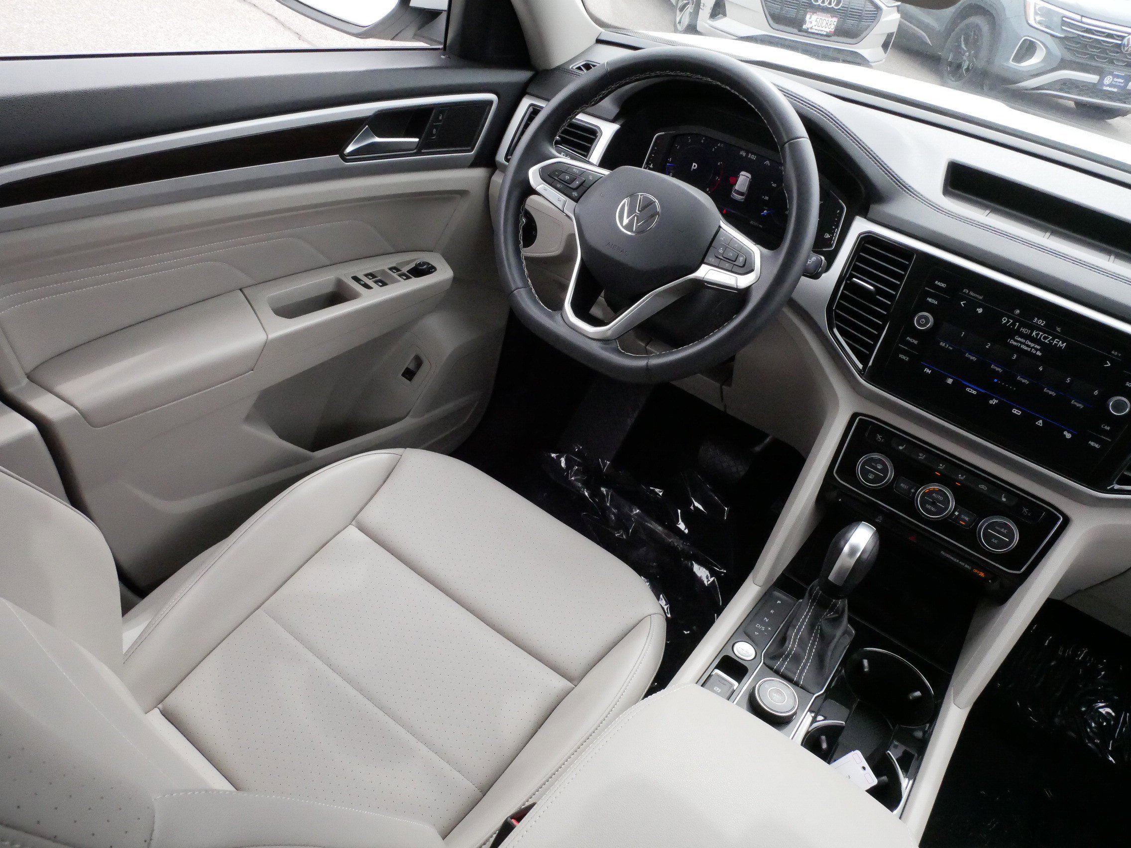 Certified 2023 Volkswagen Atlas SE w/ Panoramic Sunroof Package image 9